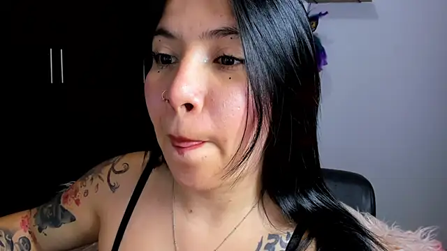 Snapshot of AilynRed chatting on February 2025 04:06:01 AM AilynRed online show from February 2025 04:06:01 AM