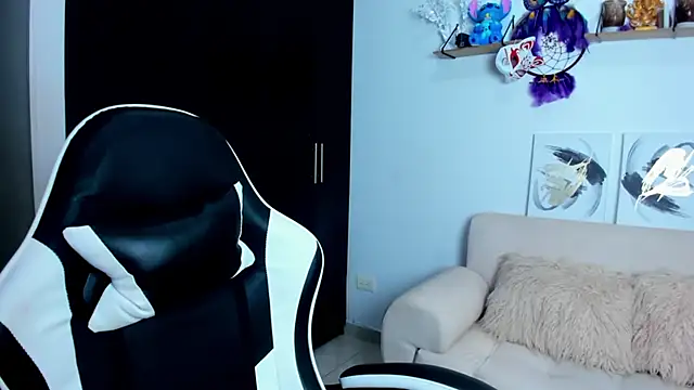 AilynRed online show from December 2025 07:51:02 PM