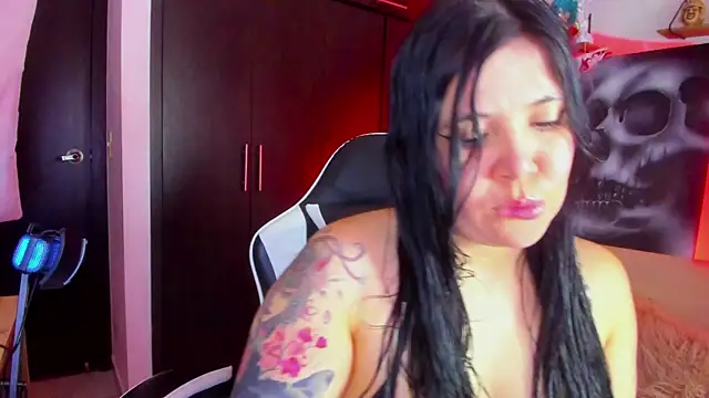 AilynRed online show from May 2026 01:55:01 AM