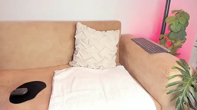 iam-ella18 online show from November 2025 01:06:02 AM