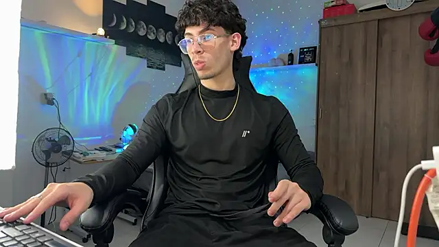 Kisan Smith online show from March 2026 01:35:02 AM