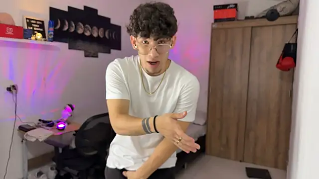 Kisan Smith online show from November 2025 01:20:02 AM