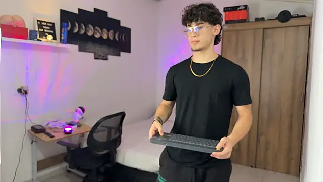 Kisan Smith online show from November 2025 02:04:01 AM