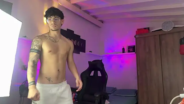 Kisan Smith online show from April 2026 03:32:01 AM