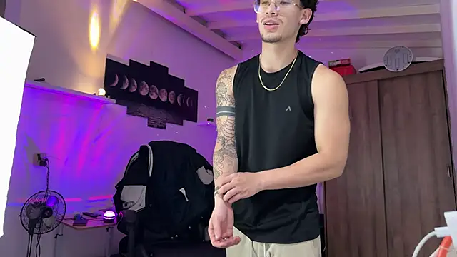 Kisan Smith online show from April 2026 03:52:02 AM