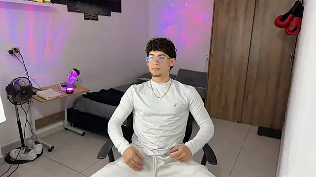 Kisan Smith online show from November 2025 12:33:01 AM