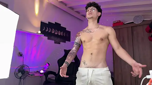 Kisan Smith online show from March 2026 03:33:01 AM