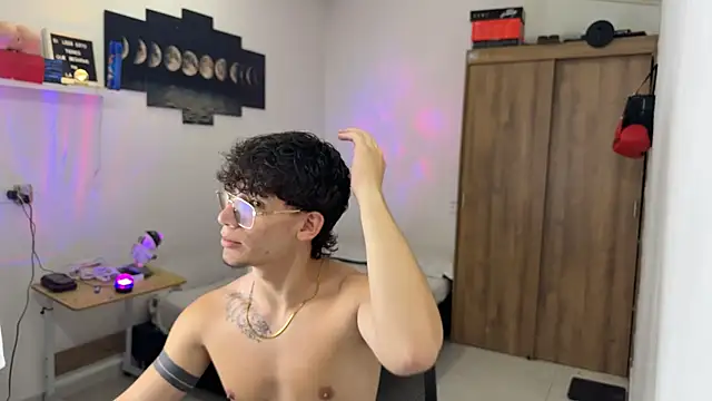 Kisan Smith online show from November 2025 01:21:02 AM