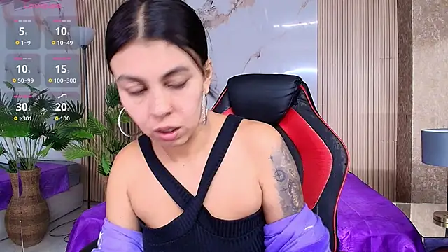 Snapshot of Juliet_Nasty chatting on December 2025 01:01:02 PM Juliet Nasty online show from December 2025 01:01:02 PM