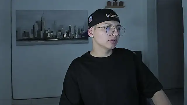 a lejandro 0 8 online show from March 2025 04:58:02 AM