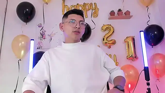 a lejandro 0 8 online show from February 2025 10:58:01 PM