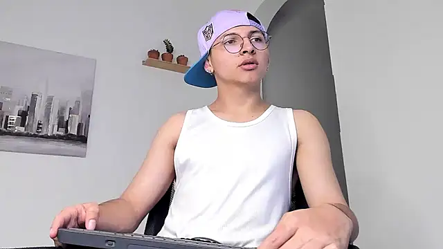 a lejandro 0 8 online show from March 2025 02:28:02 AM