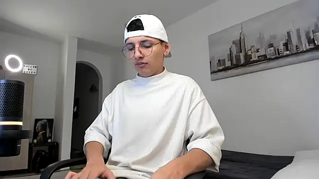 a lejandro 0 8 online show from March 2025 01:01:01 PM