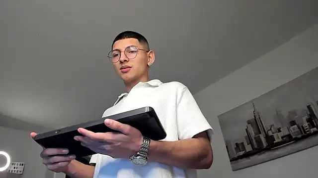 a lejandro 0 8 online show from March 2025 02:38:02 AM
