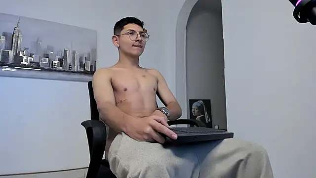 a lejandro 0 8 online show from March 2025 05:28:01 AM