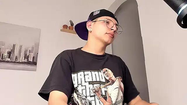 a lejandro 0 8 online show from March 2025 04:05:02 AM