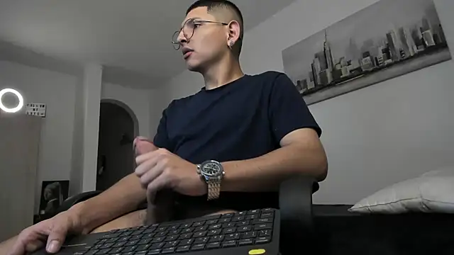 Snapshot of a_lejandro_0_8 chatting on March 2025 05:59:02 AM a lejandro 0 8 online show from March 2025 05:59:02 AM