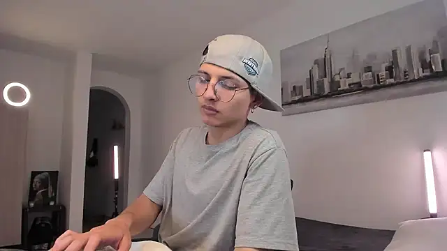 a lejandro 0 8 online show from March 2025 10:22:01 AM