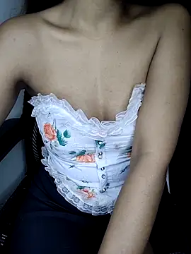 Snapshot of Leeeezzzz_roy chatting on September 2025 06:03:01 PM Leeeezzzz roy online show from September 2025 06:03:01 PM