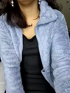 Snapshot of Leeeezzzz_roy chatting on January 2025 07:49:01 PM Leeeezzzz roy online show from January 2025 07:49:01 PM