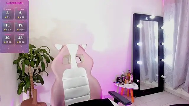 EmmaRusellx online show from March 2026 05:15:01 PM