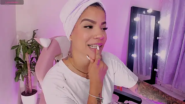 EmmaRusellx online show from April 2026 09:37:02 PM