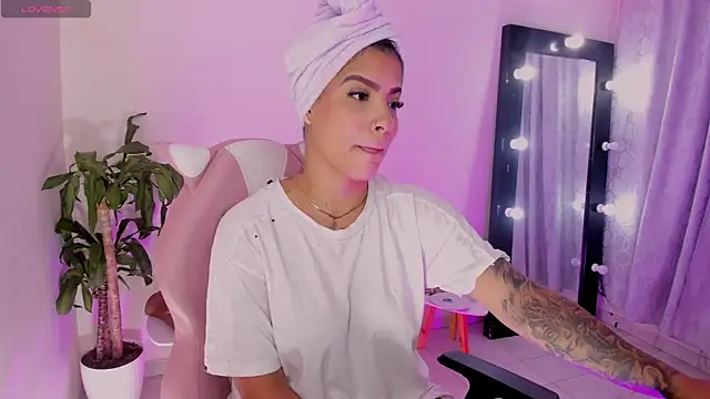 EmmaRusellx online show from April 2026 09:39:33 PM