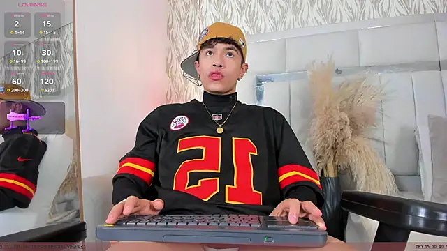 Snapshot of 1m_Joel chatting on December 2025 05:02:02 AM 1m Joel online show from December 2025 05:02:02 AM