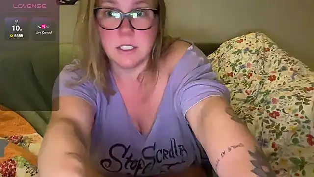 GlitterKitty108 online show from November 2025 10:29:01 AM