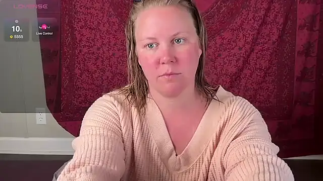 Snapshot of GlitterKitty108 chatting on October 2025 12:59:02 PM GlitterKitty108 online show from October 2025 12:59:02 PM