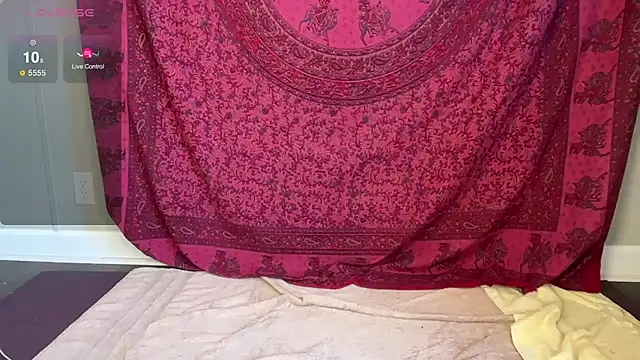 GlitterKitty108 online show from November 2025 02:32:01 PM