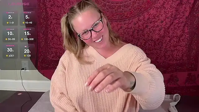 GlitterKitty108 online show from October 2025 01:23:02 PM