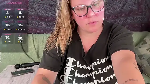 GlitterKitty108 online show from December 2025 02:09:01 PM