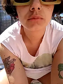 ConeNella online show from October 2025 04:52:01 PM