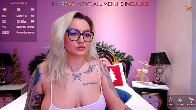 FoxxyClarise online show from December 2025 06:32:01 PM