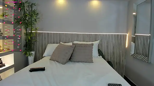 EmmilyCollson online show from October 2025 05:01:01 PM