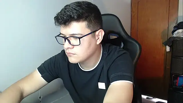 Plug Control online show from December 2025 05:46:01 PM