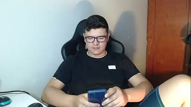 Plug Control online show from December 2025 05:28:02 PM