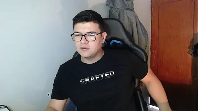 Plug Control online show from December 2025 04:31:01 PM