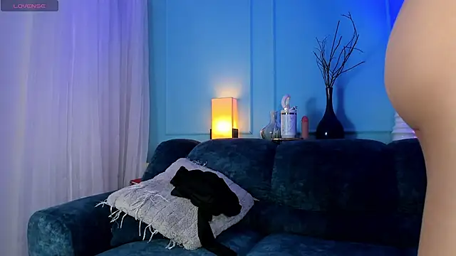 Courtney gonet online show from October 2025 12:37:02 PM