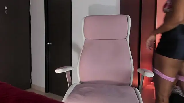 Carolinarossees online show from May 2026 10:02:01 PM
