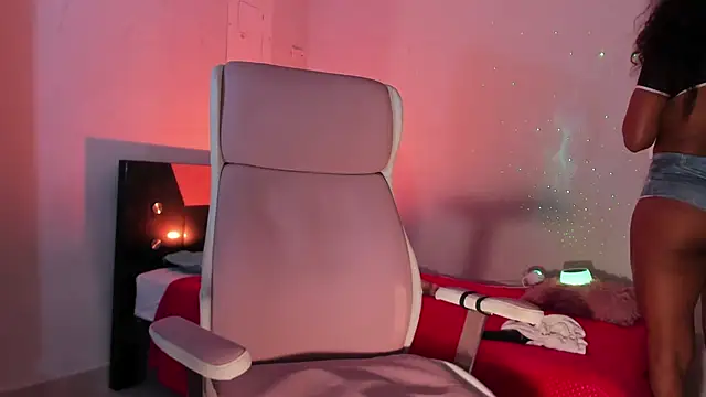 Carolinarossees online show from March 2025 02:19:01 AM