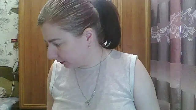 Snapshot of SophieNightAh chatting on February 2025 12:22:01 PM SophieNightAh online show from February 2025 12:22:01 PM