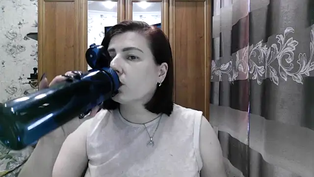 Snapshot of SophieNightAh chatting on September 2025 11:43:01 AM SophieNightAh online show from September 2025 11:43:01 AM