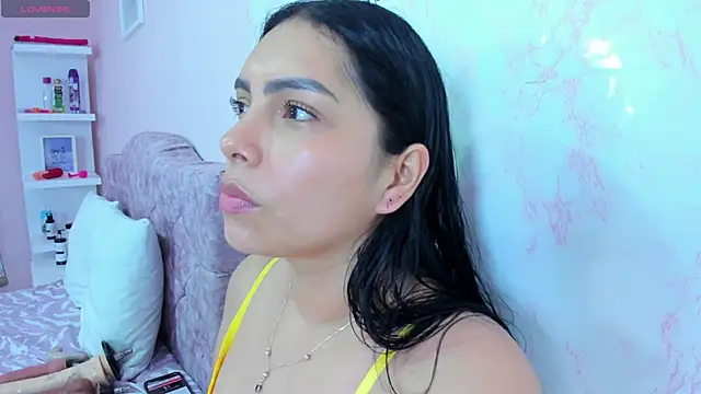 evelinn belen online show from April 2026 01:51:01 PM