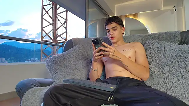 Snapshot of dustin_daimond333 chatting on November 2025 10:47:02 PM dustin daimond333 online show from November 2025 10:47:02 PM