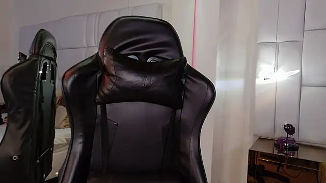 lia mariana online show from September 2025 03:29:02 PM