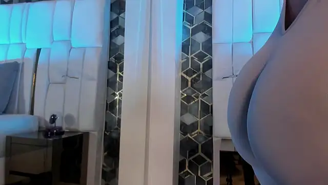 lia mariana online show from April 2026 05:36:02 AM