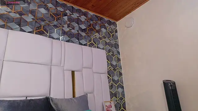 lia mariana online show from November 2025 09:47:01 PM