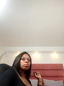 lia mariana online show from March 2026 08:19:01 PM